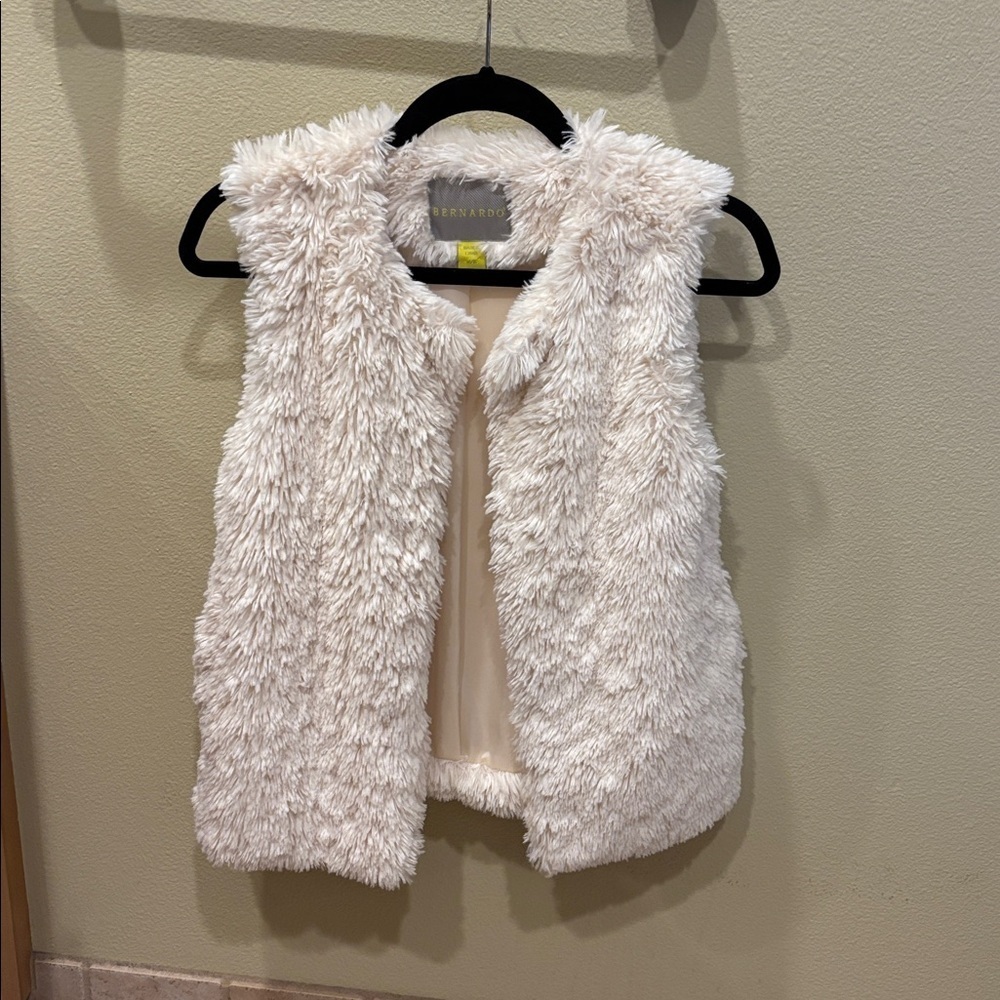 Bernardo Soft Cream fuzzy vest - Picture 3 of 8